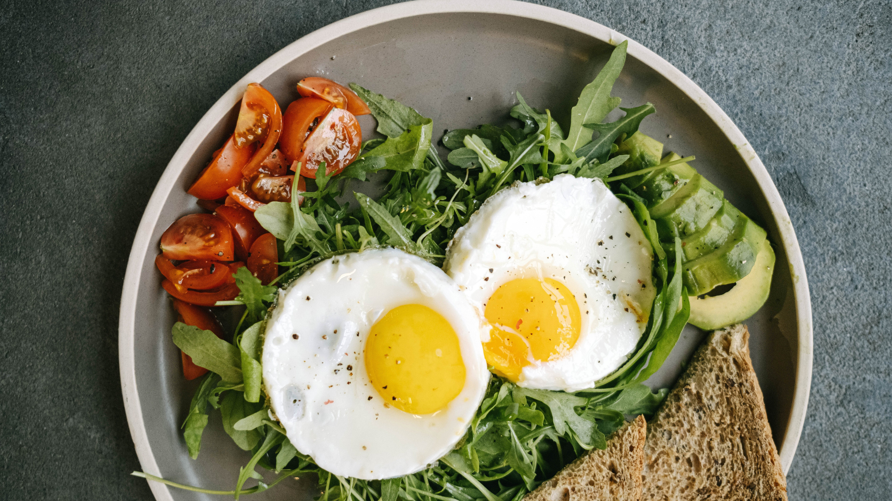 Warning: 2 eggs for breakfast is not enough protein